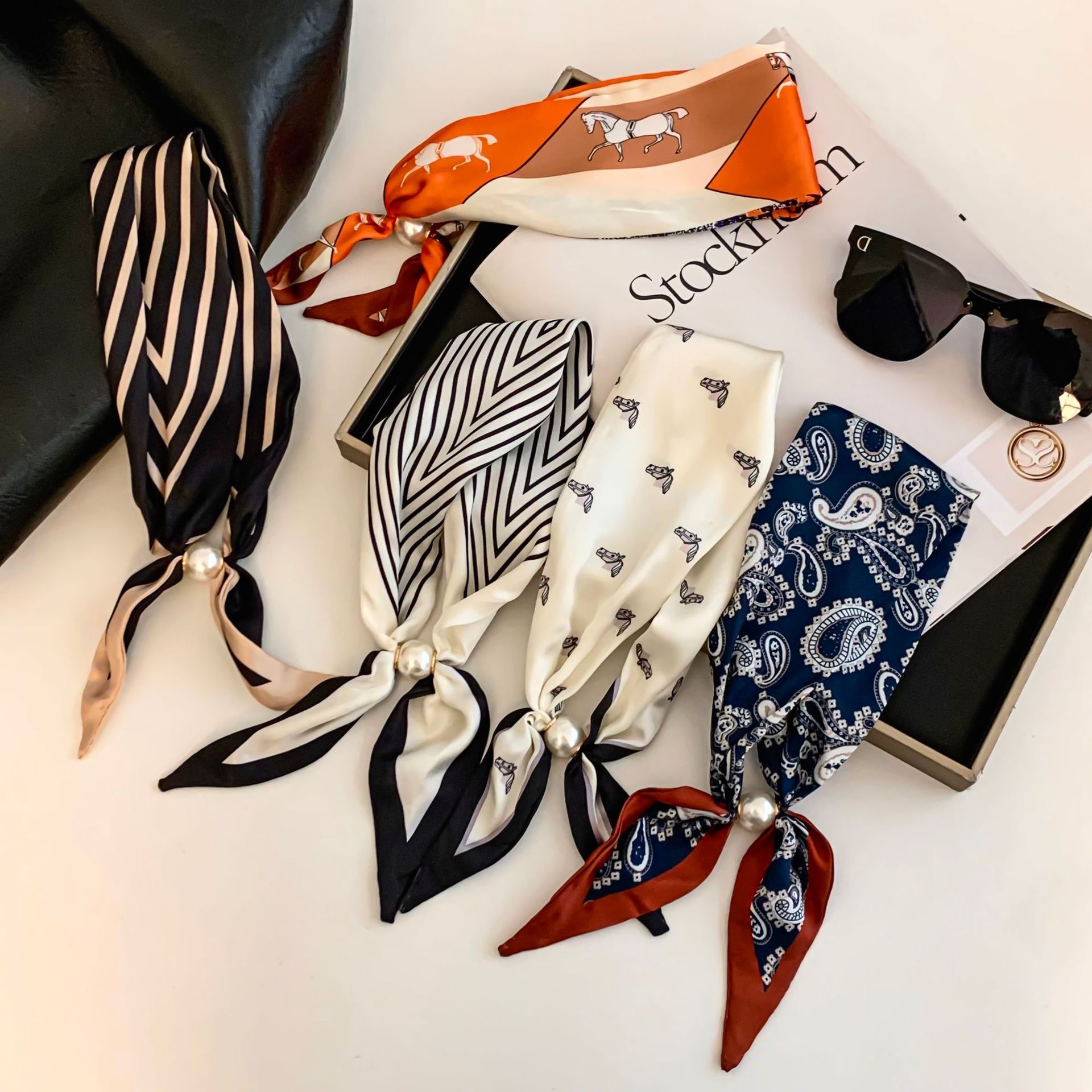 Lenço de Seda com Estampa de F - Ethnic Fashion Design avaliação e preço