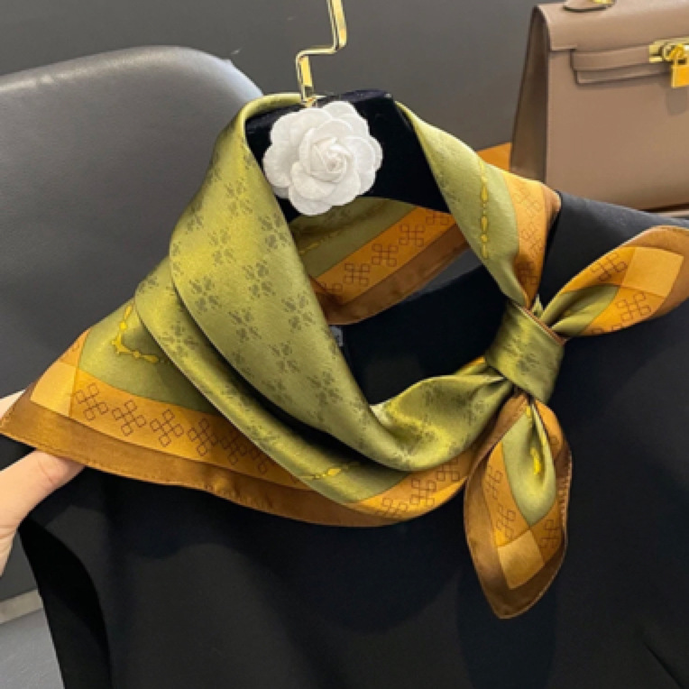 Lenço de Seda Vintage de Luxo  - Ethnic Fashion Design avaliação e preço
