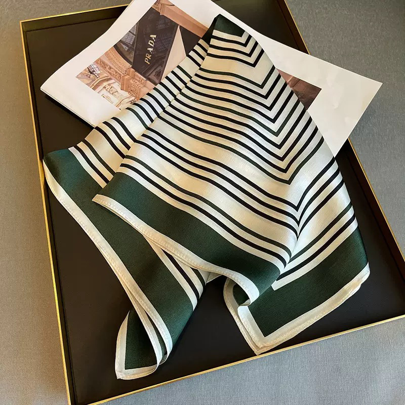 Lenço de Seda Vintage de Luxo  - Ethnic Fashion Design avaliação e preço