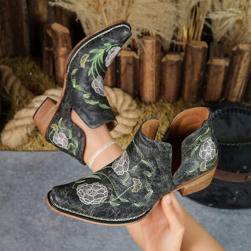 Novas Botas Curtas Bordadas Fe - New Ethnic Fashion avaliação e preço